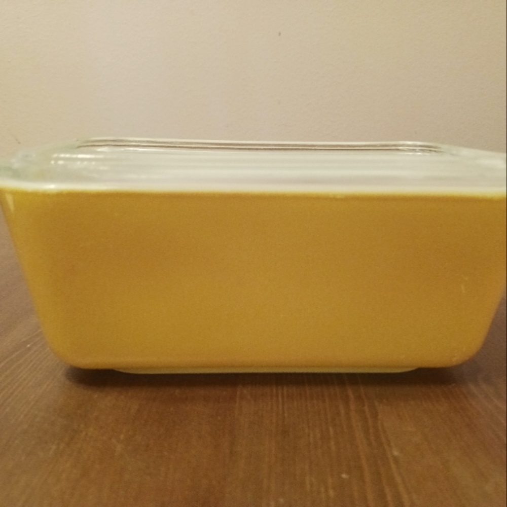 Pyrex #0502 Yellow 1 1/2 pint